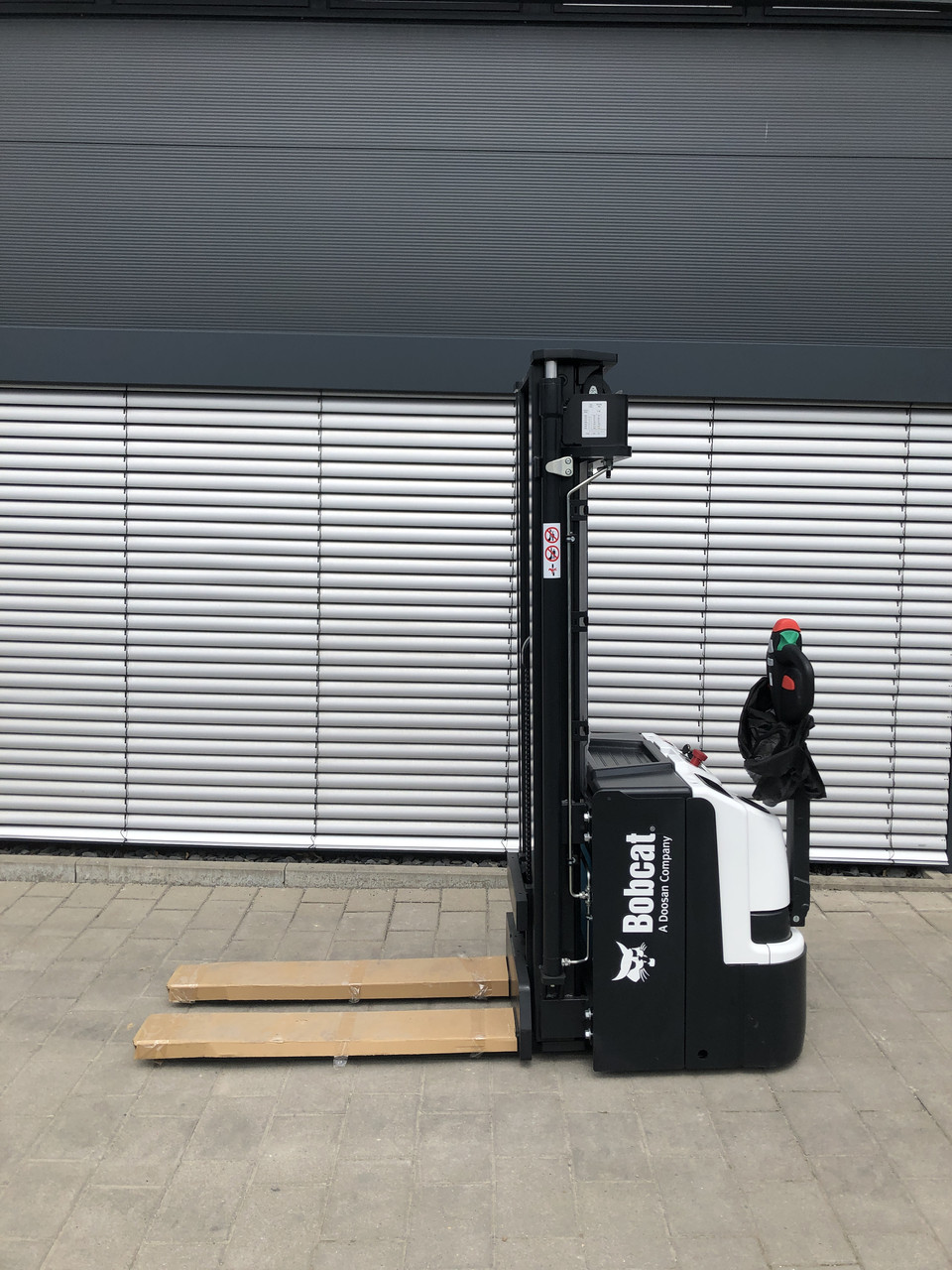 Штабелер електричний Bobcat BSL16N-7i Lithium Triplex Initalhub, фото 1