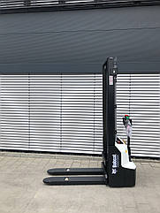 Штабелер електричний Bobcat LSM12N