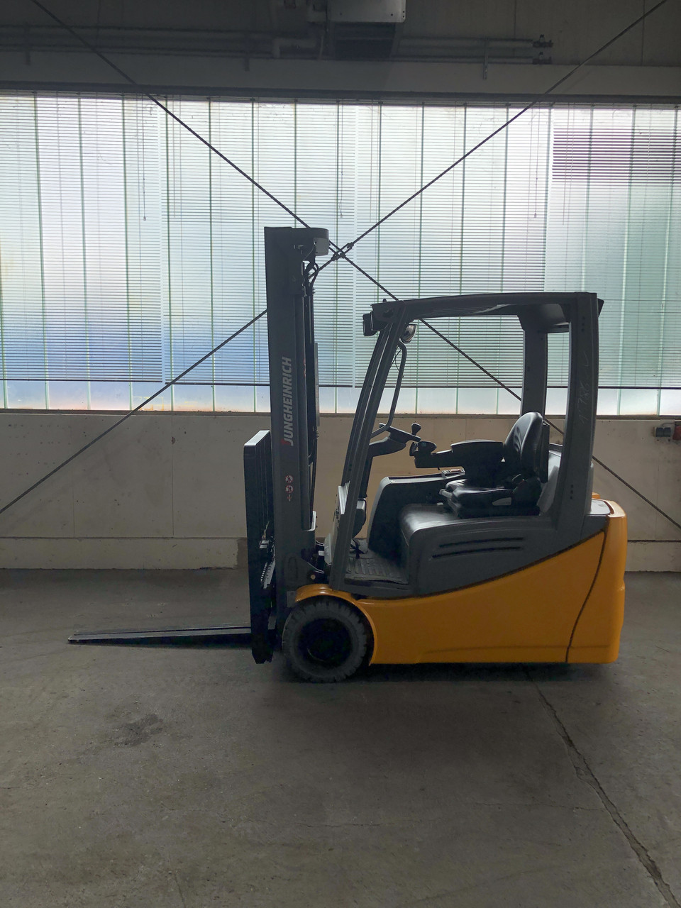 Електричний вилковий навантажувач Jungheinrich EFG 216, фото 1