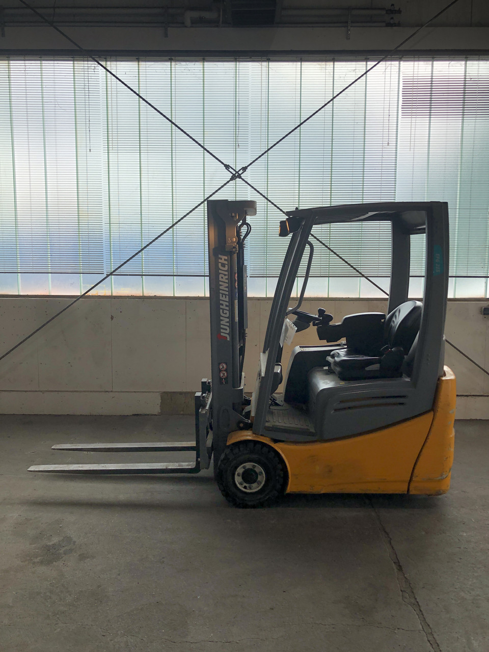 Електричний вилковий навантажувач Jungheinrich EFG 215, фото 1