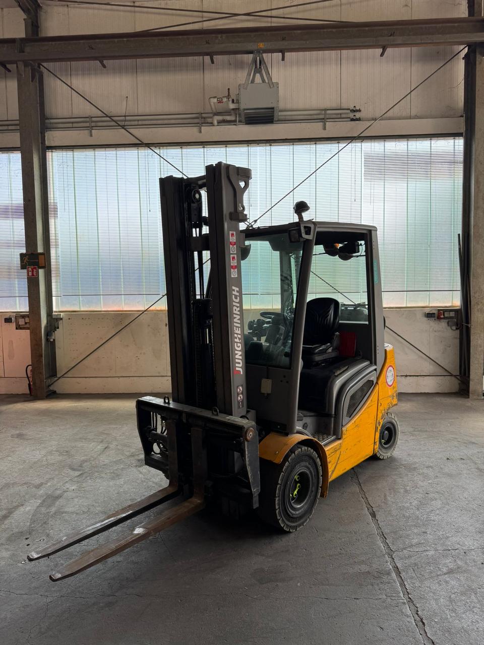 Газовий вилковий навантажувач Jungheinrich TFG 320s Triplex 5500mm, фото 1