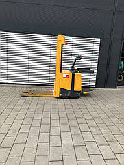 Штабелер електричний Jungheinrich ERC Z16 Initalhub Triplex