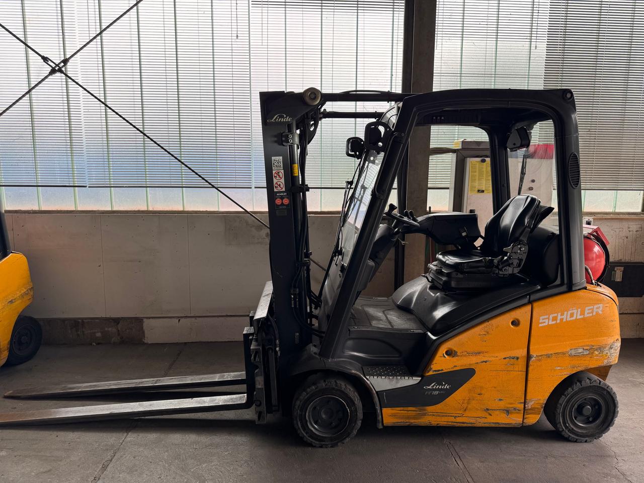 Газовий вилковий навантажувач Linde H 18 T-01 391 Triplex, фото 1