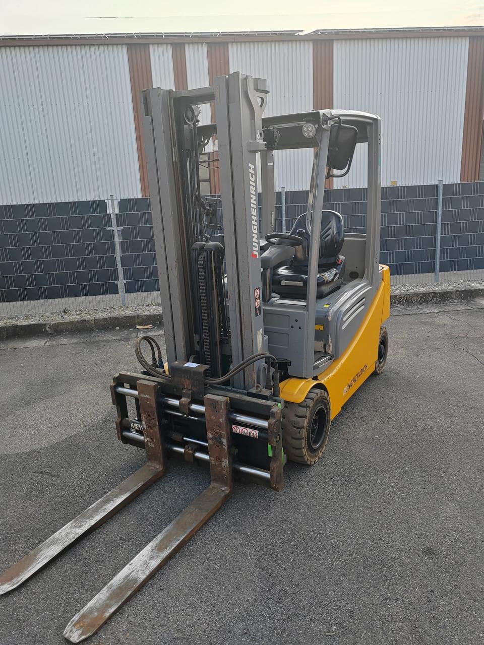 Електричний вилковий навантажувач Jungheinrich EFG320 LION, фото 1