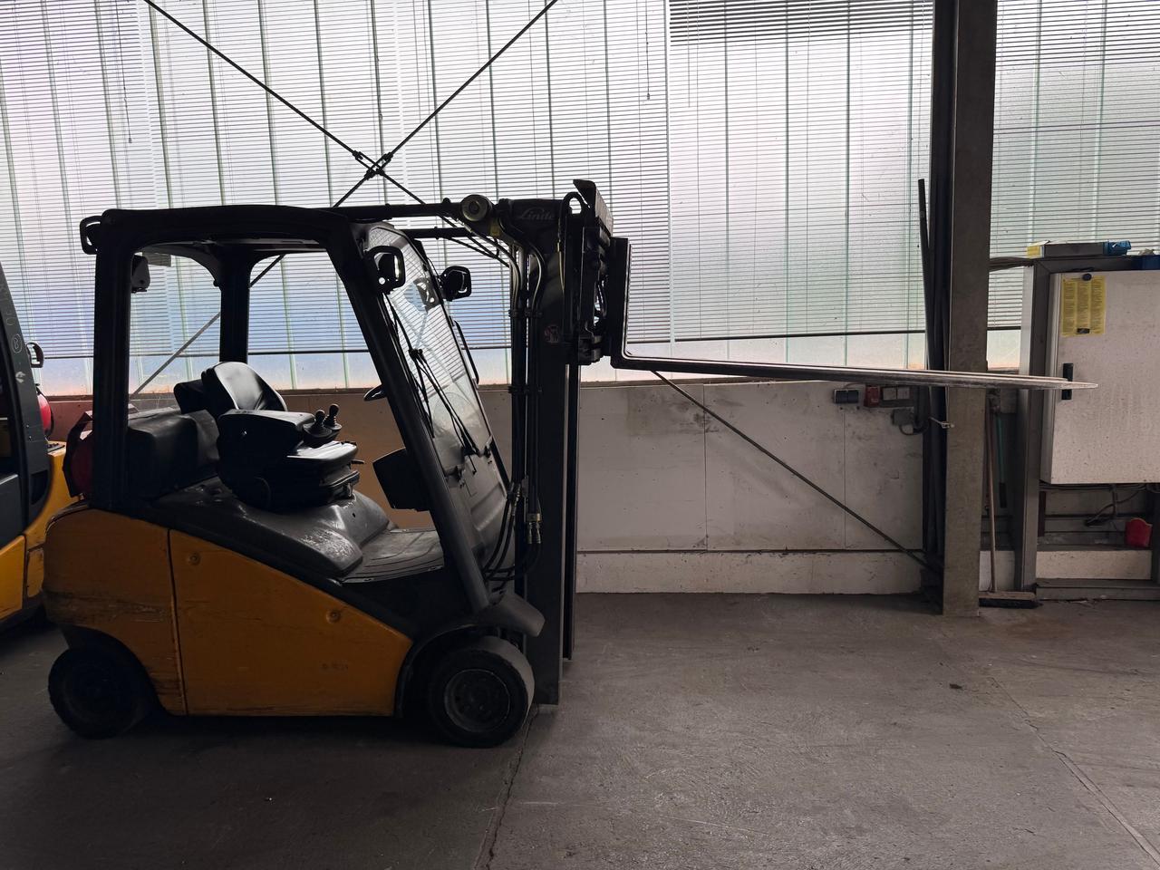 Газовий вилковий навантажувач Linde H18T-01, фото 1