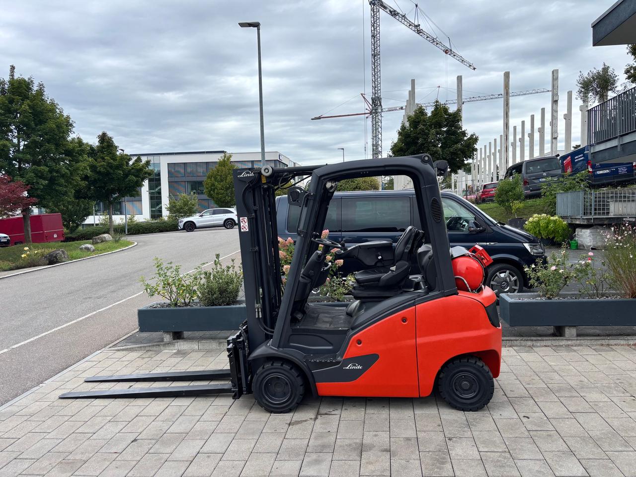 Газовий вилковий навантажувач Linde H 18 T-01 391 Triplex ZinkenverstellgerГ¤t, фото 1