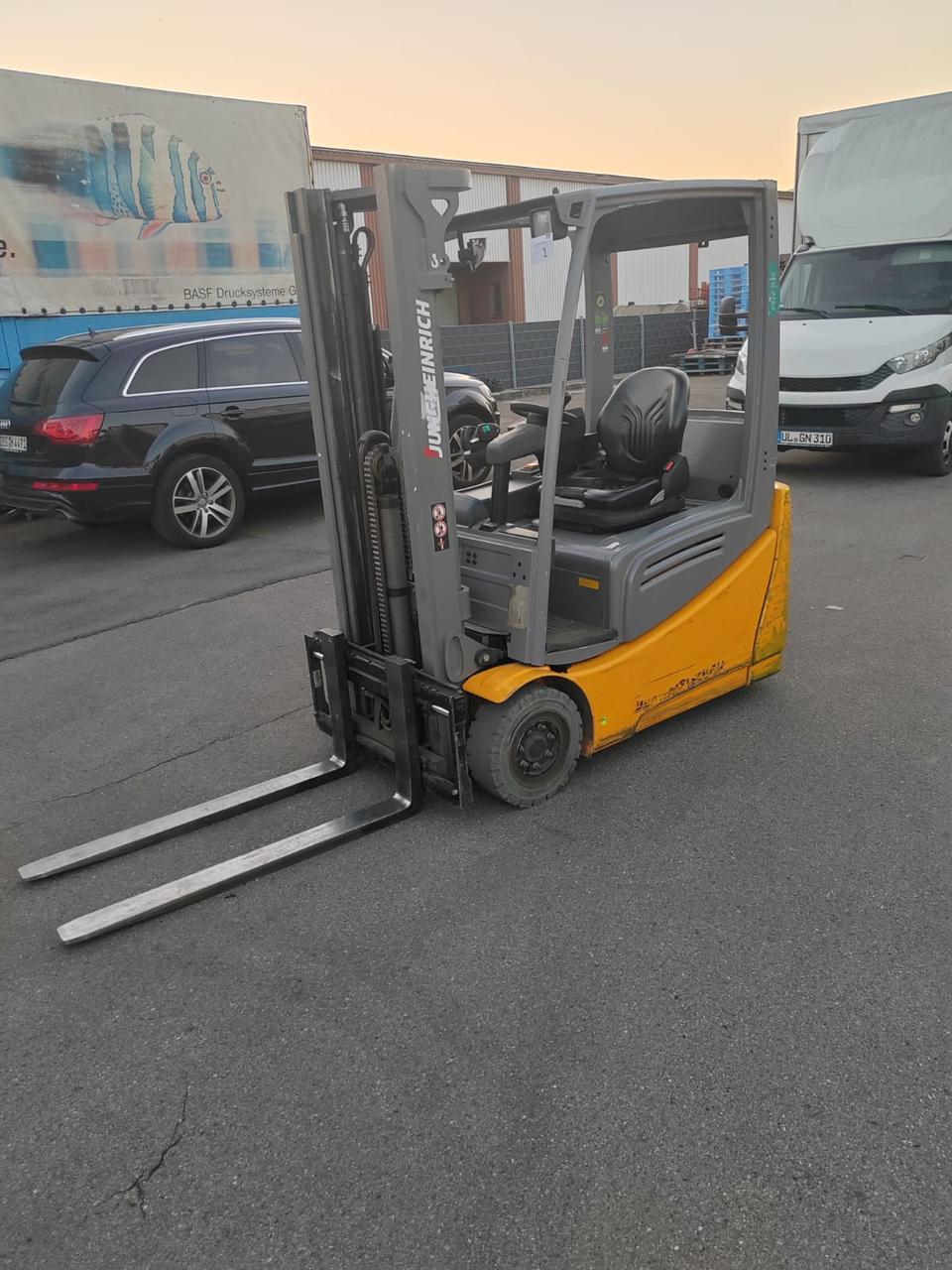 Електричний вилковий навантажувач Jungheinrich EFG216k, фото 1