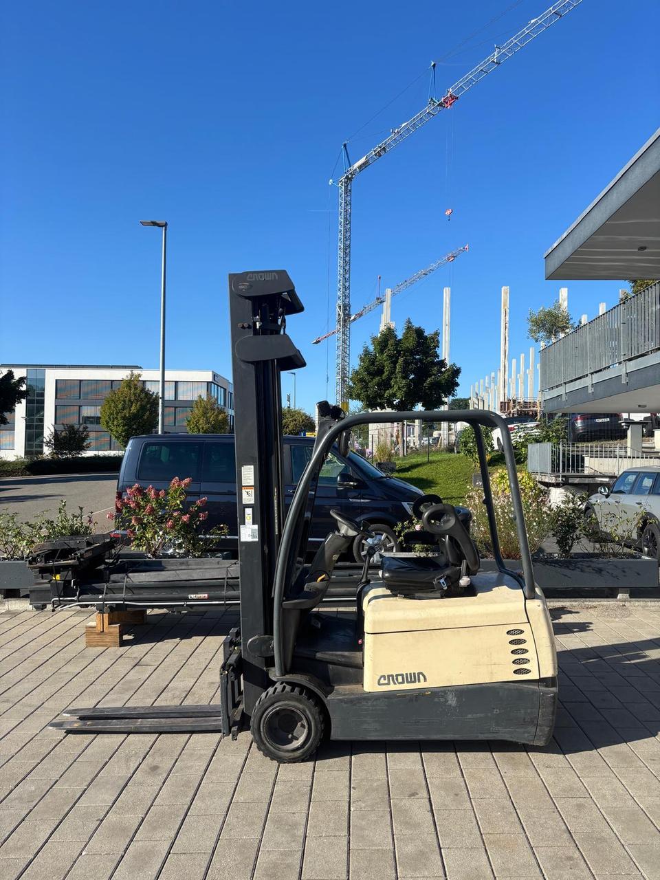 Електричний вилковий навантажувач Crown SC3240-1.8 Triplex, фото 1