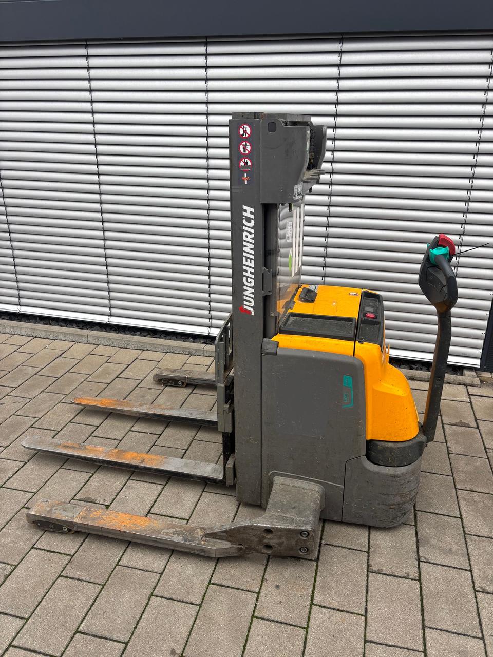 Штабелер електричний Jungheinrich EJC 214b Lithium, фото 1