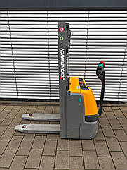 Штабелер электрический Jungheinrich EJC 110 Lithium - nur 129 Stunden Einbauladegerät