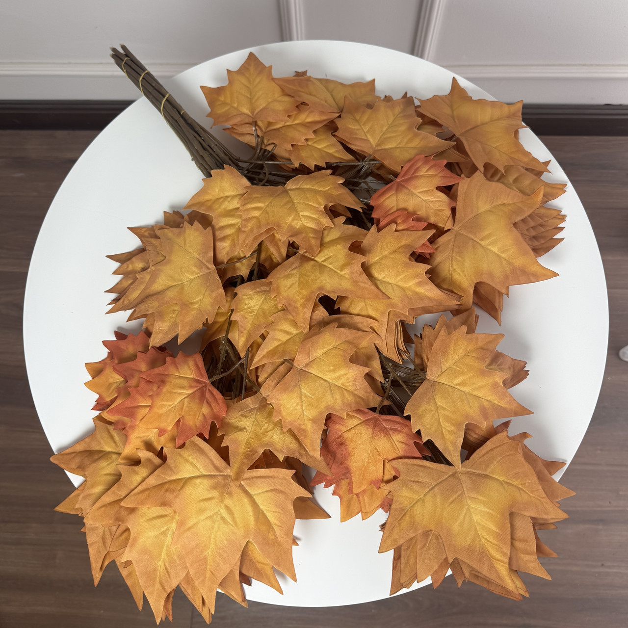 Штучна гілка листя клена Преміум класу коричнево-жовтий, 12 шт. Штучні листи для декору, Листя для декору, Висота 70 см, фото 1