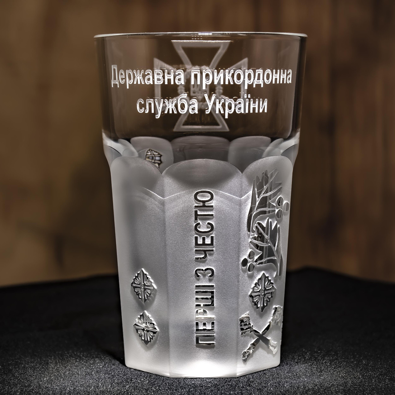 Склянка гранена офіцерська гранчак для горілки та віскі з гравіюванням емблеми ДПСУ Державна прикордонна служба України, фото 1