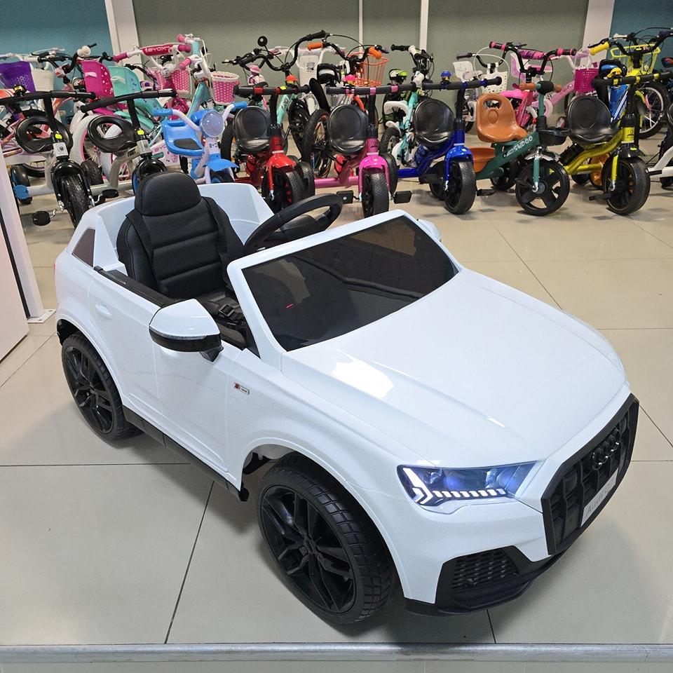 Дитячий електромобіль Audi Q7 (білий колір) з пультом, музикою, світлом, м'якими EVA колесами, акумулятор 12V, фото 1