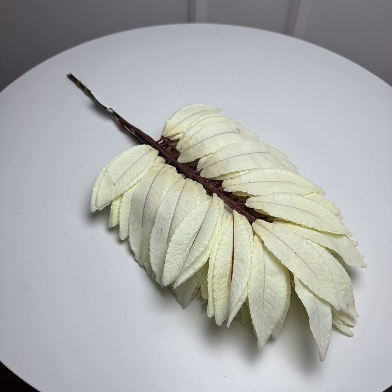 Штучна гілка лавровий лист кремовий, 45 см, 12 шт./пач., фото 1