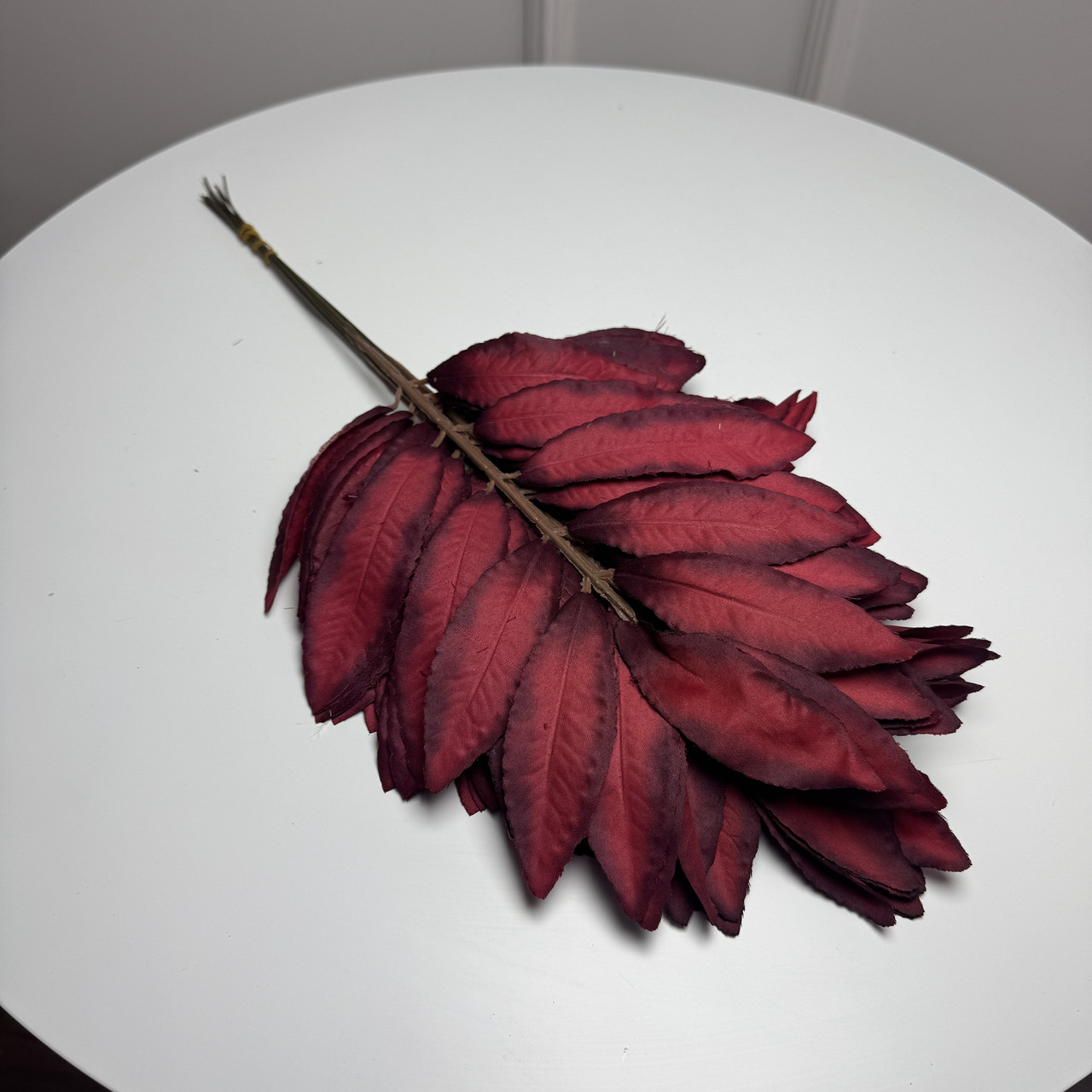 Штучна гілка лавровий лист червоний, 45 см, 12 шт./пач., фото 1