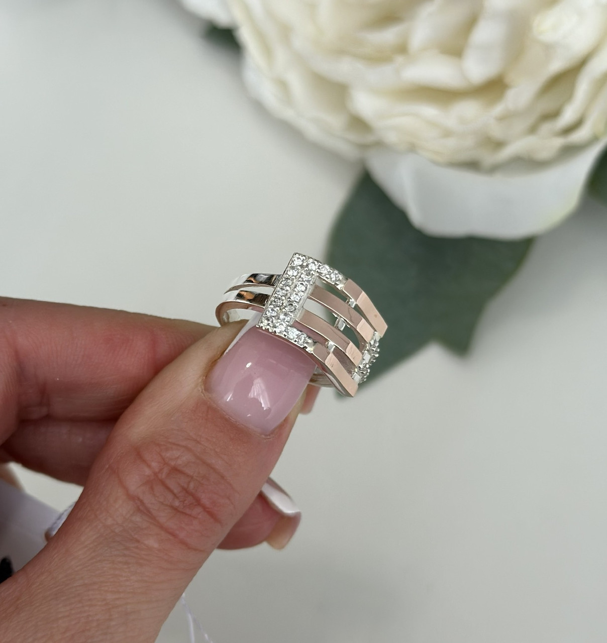 Перстень срібний жіночий з золотими напайками та білими цирконами "Едіт" - срібло 925, золото 375 проби, фото 1