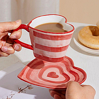 Чашка з блюдцем у формі серця