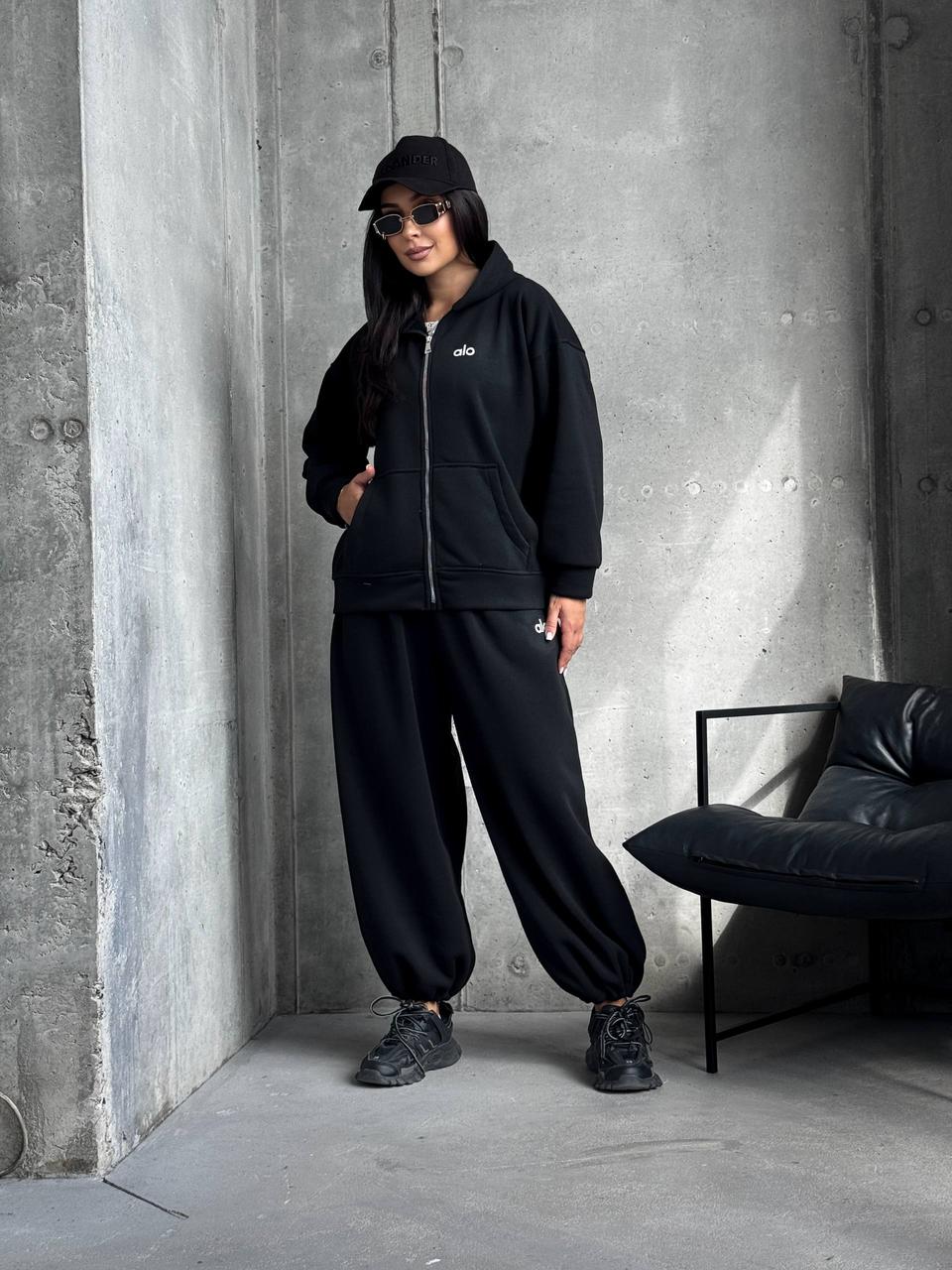 Жіночий базовий прогулянковий теплий осінній костюм alo на флісі кофта худі на блискавці штани манжет тринитка на флісі, фото 1