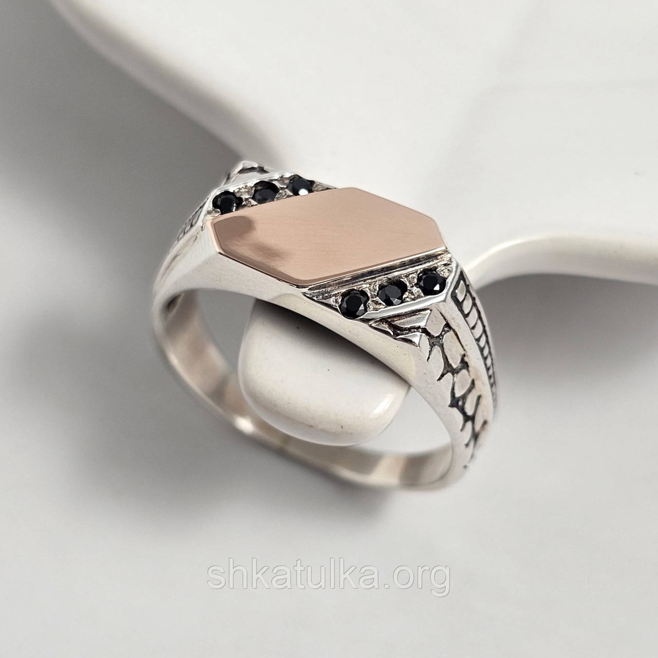 Перстень чоловічий срібний із золотими вставками та цирконами