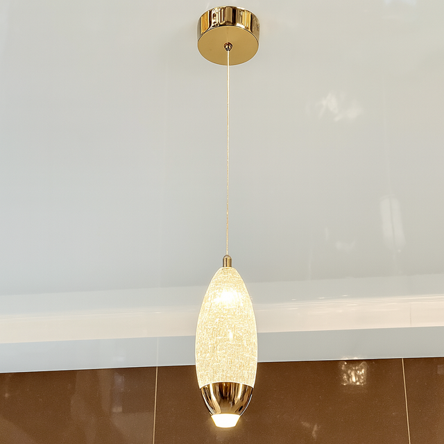 скляна лампа з м’яким жовтим світінням