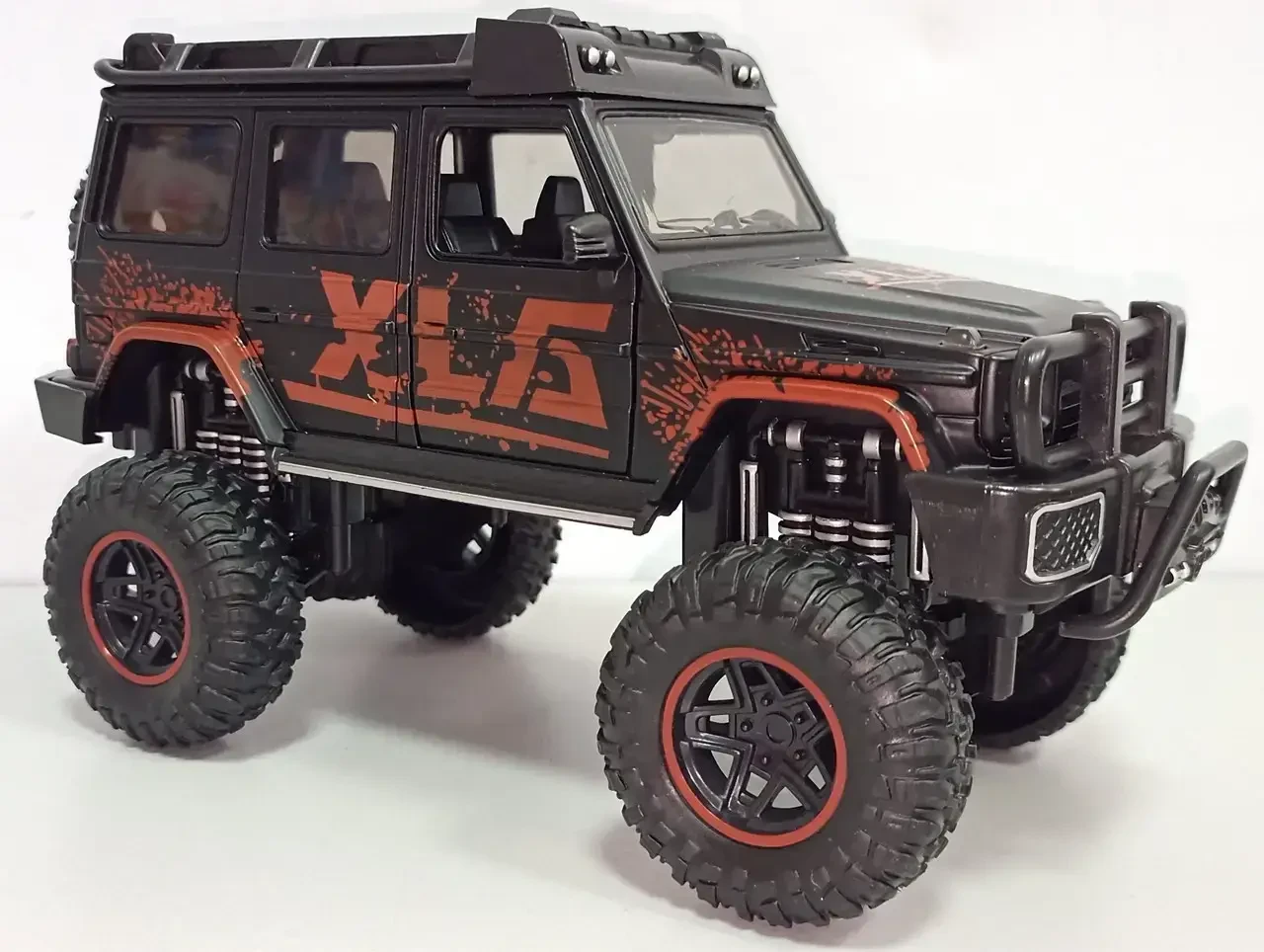 Машинка джип Автосвіт — металевий корпус, світло і звук, відкривні двері (AP-1709)