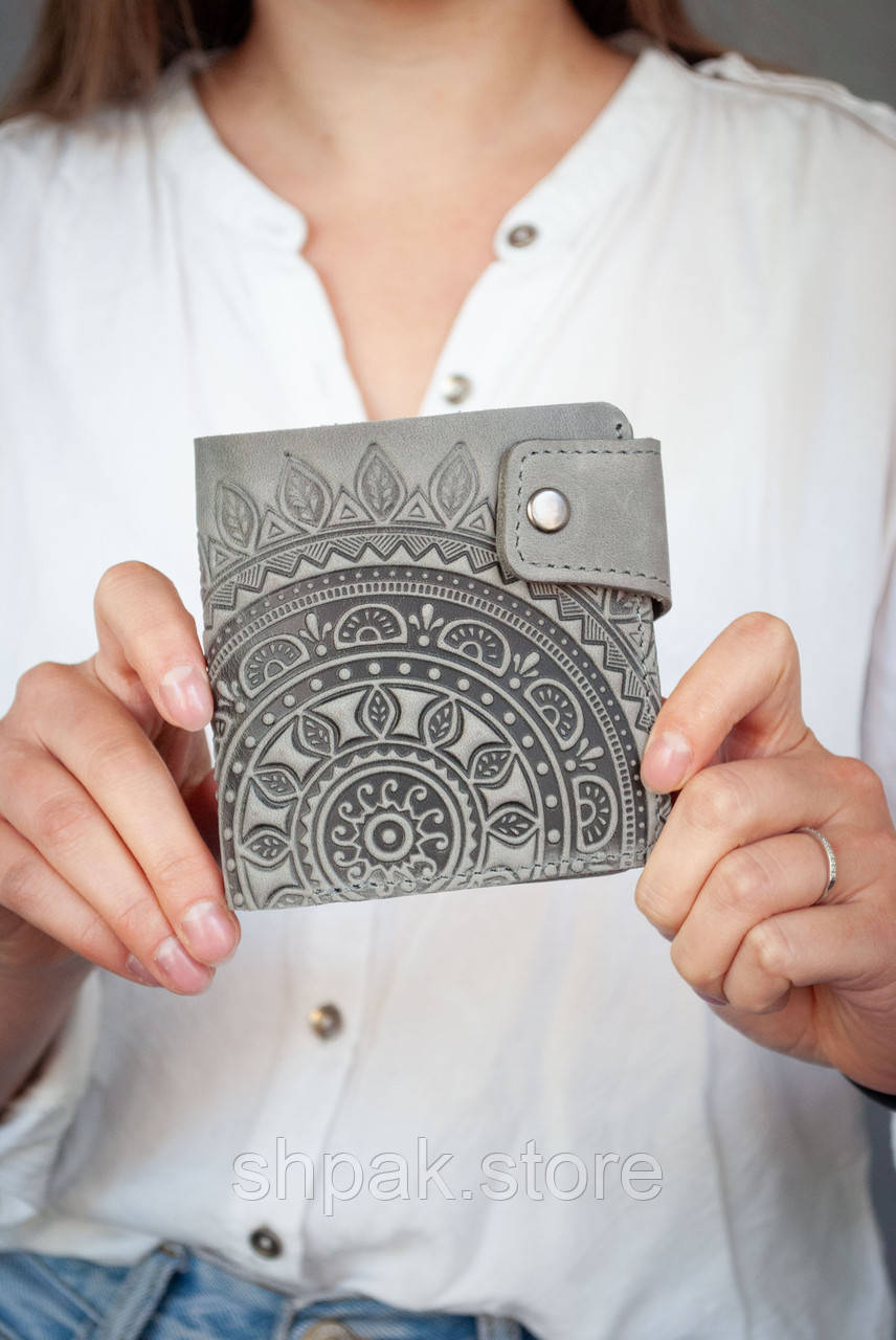 Сірий Шкіряний гаманець на 10 відділів (має монетницю і прозорий) з тисненням Сонечко, фото 1