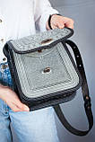 Сіра с чорним шкіряна сумка через плече жіноча прямокутна з орнаментом тисненням Етно, фото 4