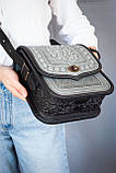 Сіра с чорним шкіряна сумка через плече жіноча прямокутна з орнаментом тисненням Етно, фото 2