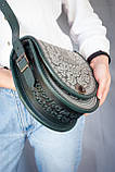 Сіра с зеленим шкіряна сумка через плече напівкругла з орнаментом тисненням бохо, фото 2