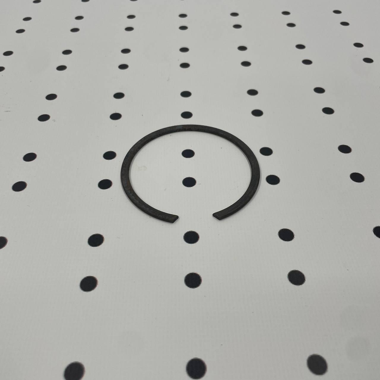 Кільце стопорне підшипника валу проміжного КПП ЮМЗ, 36-1701071, фото 1