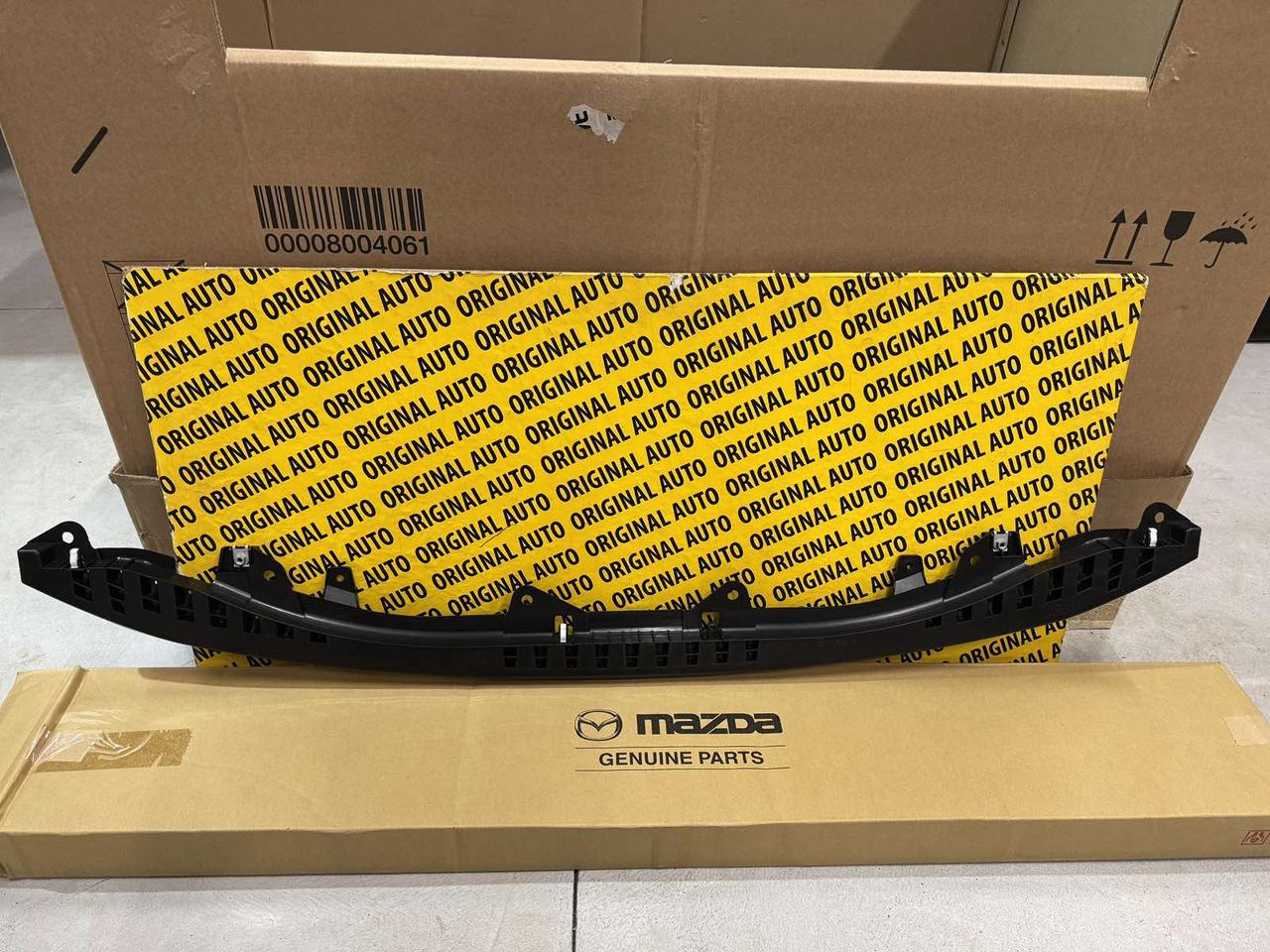 Кріплення переднього бампера центральне Mazda 3 19-, BCKA500S0B, фото 1