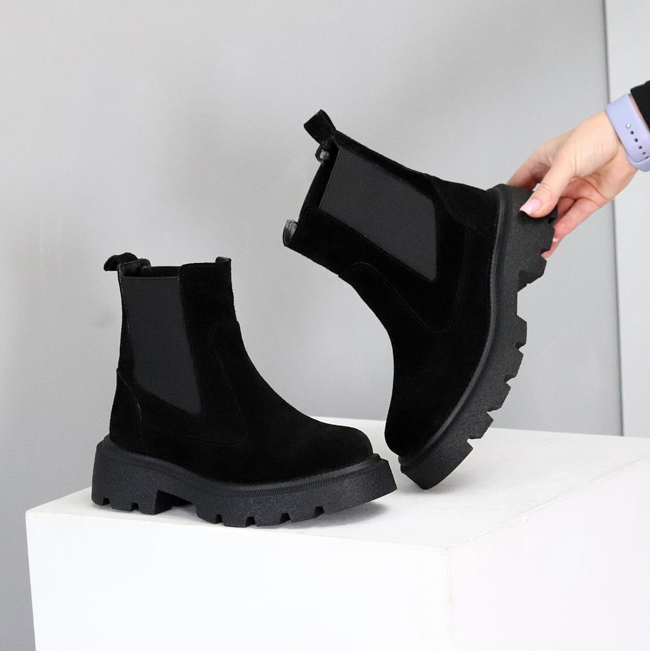 Жіночі замшеві зимові черевики челсі чорні натуральна замша