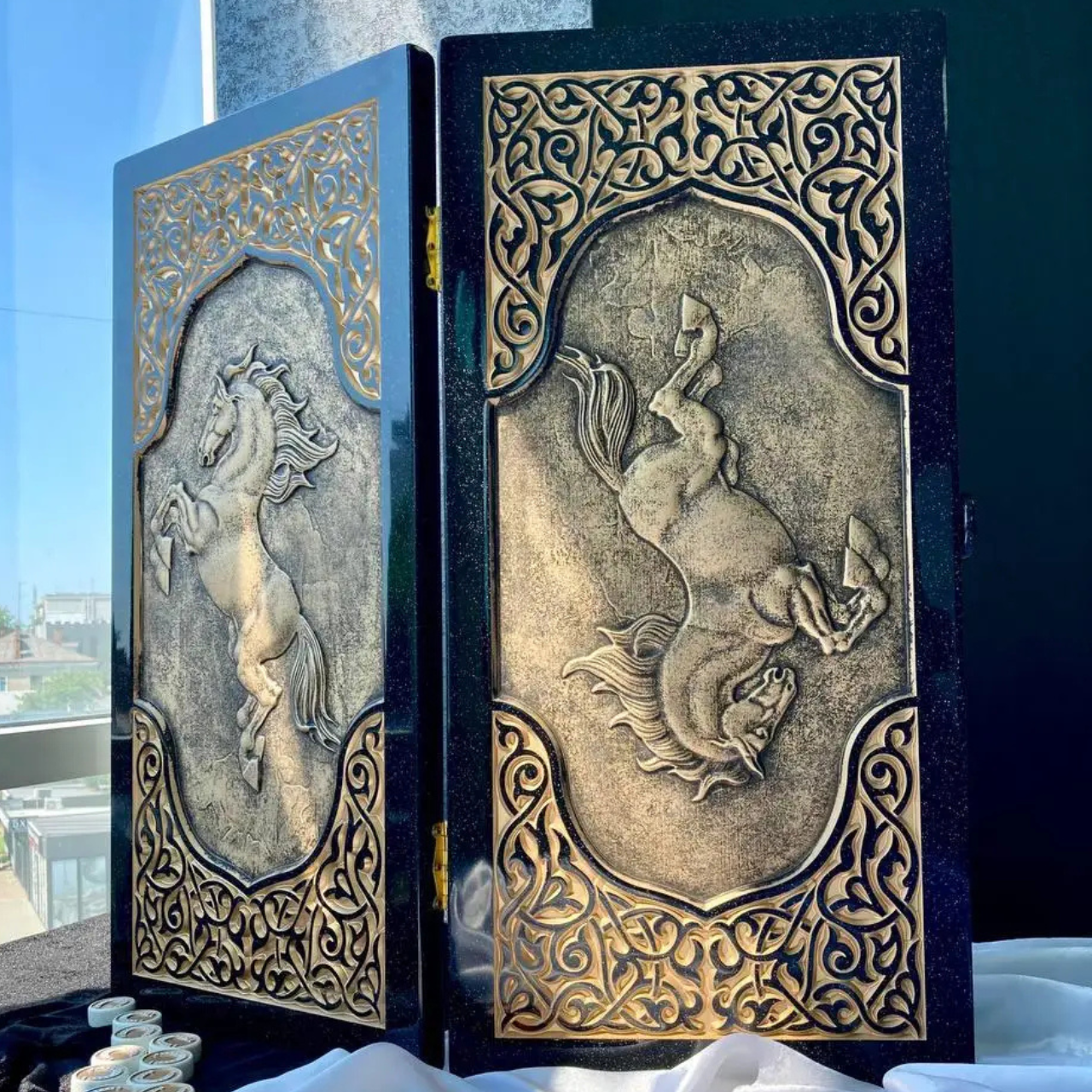 Нарди з чорного акрилового каменю Кінь 58×28×5см, фото 1