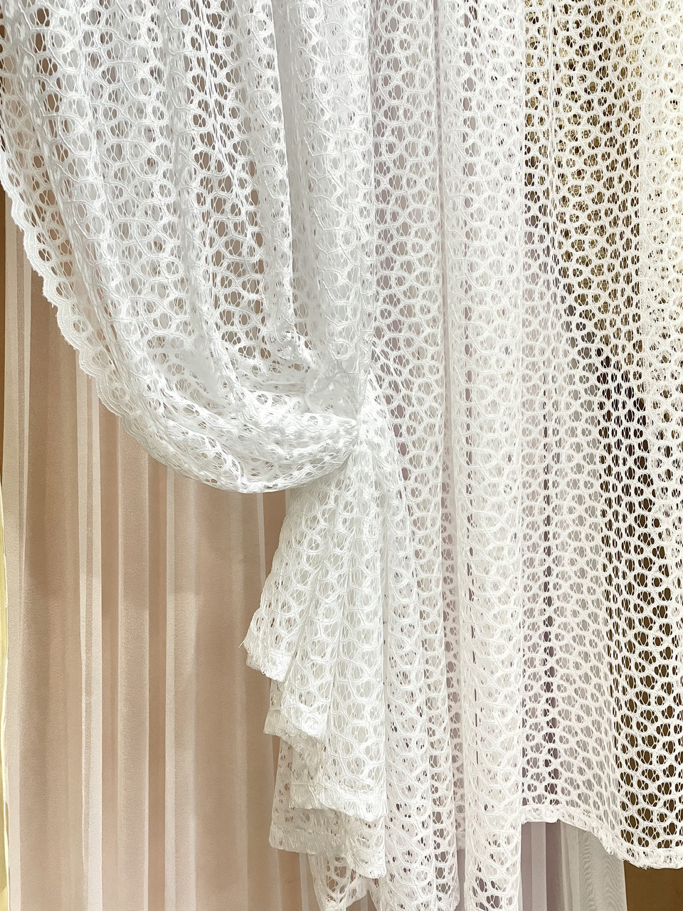 Готова тюль ажурна молочна сіточка 2,80 м × 1,80 м із петлями під трубу, фото 1