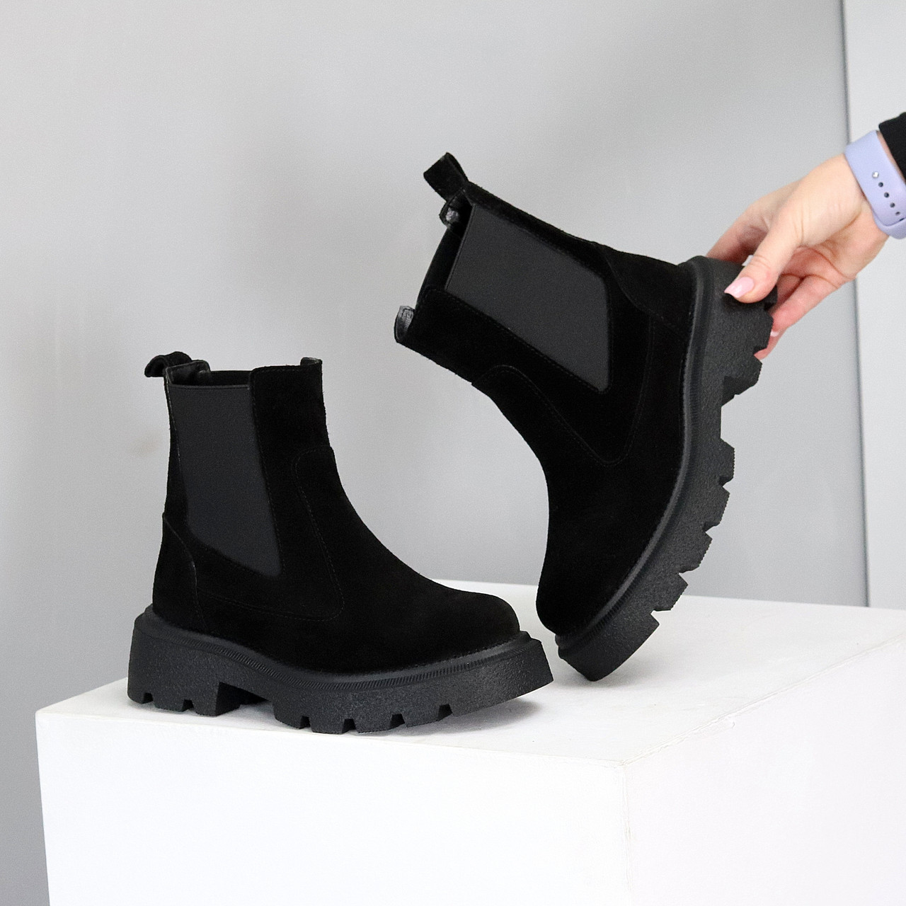 Зручні базові чорні зимові черевики челсі з еластичною вставкою, фото 1