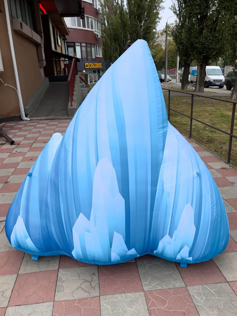 Надувна фігура крижина 150 см з вентилятором для зимового оформлення вітрин і фотозон