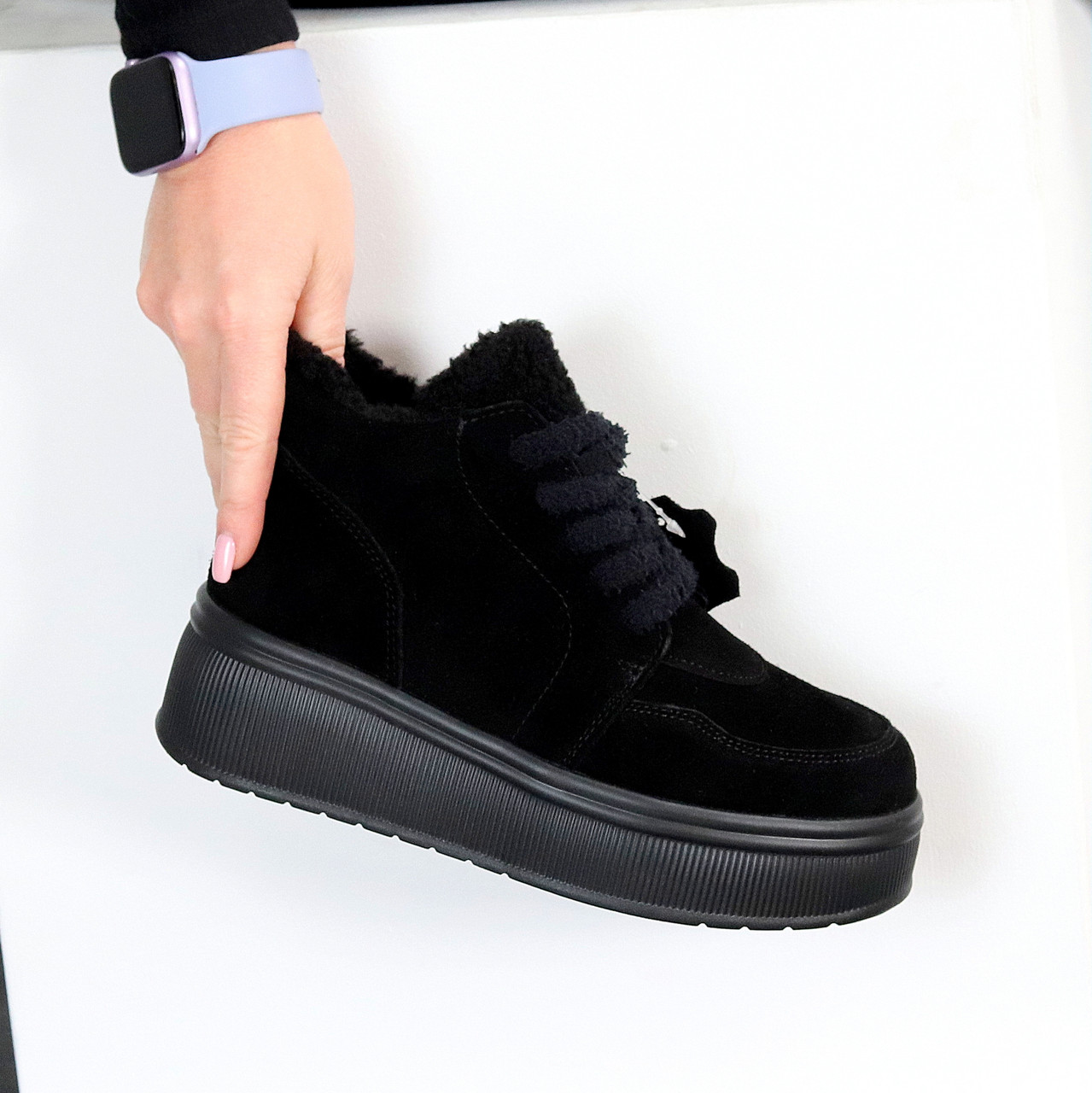 Молоді чорні замшеві зимові черевики на платформі, фото 1