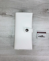 Жіночий гаманець Welassie на кнопці з щільної екошкіри з трьома слотами під картки білого кольору