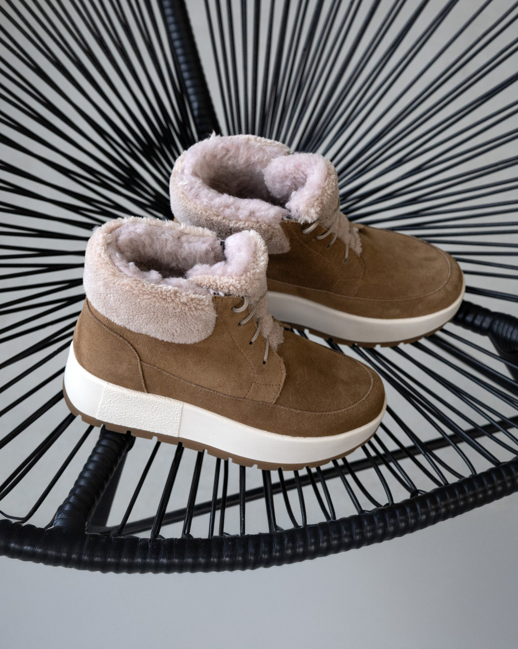 Жіночі зимові черевики із замші бежевого кольору на хутрі Україна, фото 1