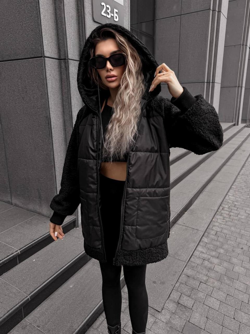 Трендова легка стильна демісезонна жіноча куртка з капюшоном з хутра-тедді "Jerilyn"р.46-56, фото 1