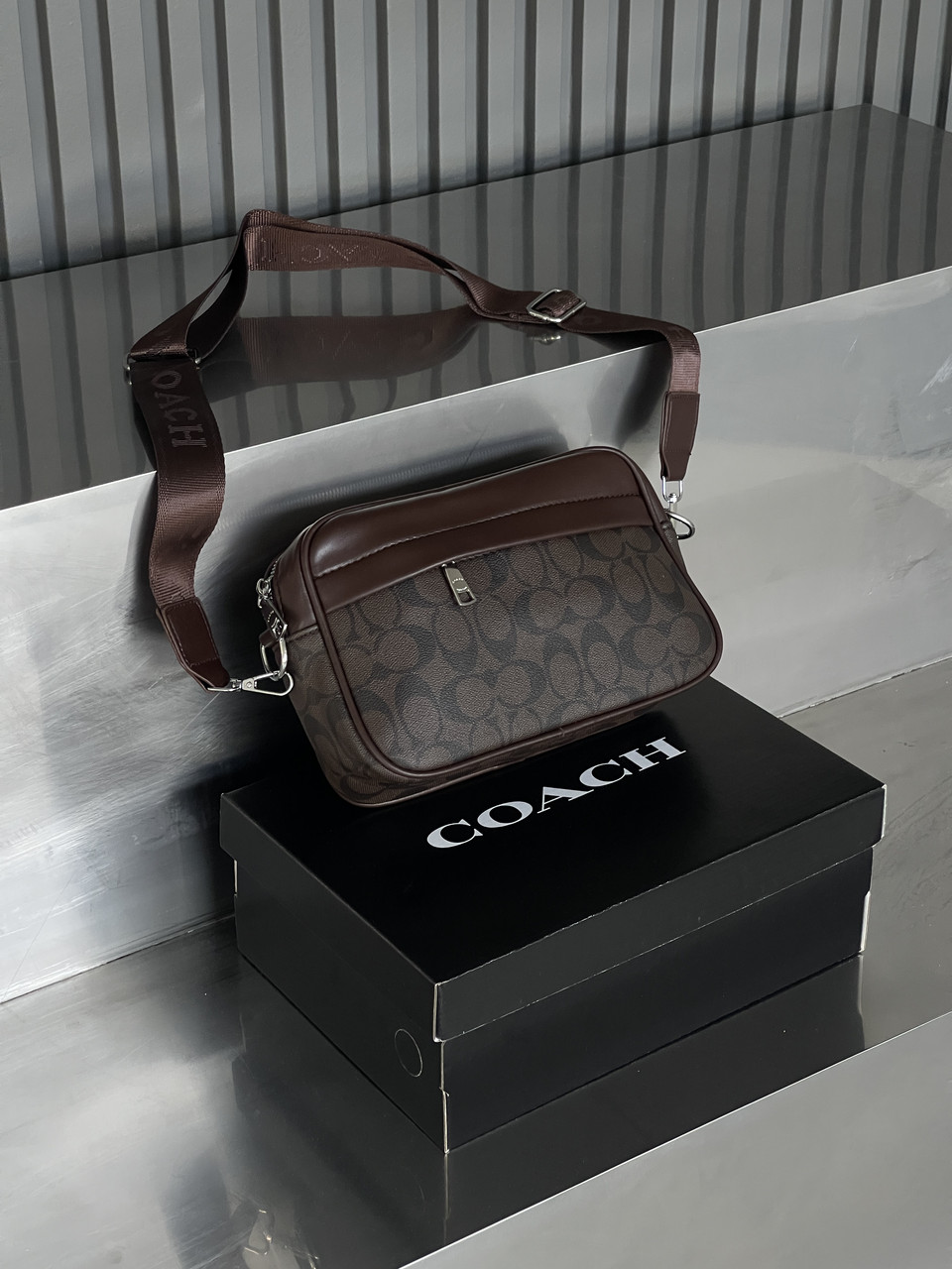 Чоловіча сумка месенджер Coach Graham крос-боді через плече коричневий Коуч, фото 1