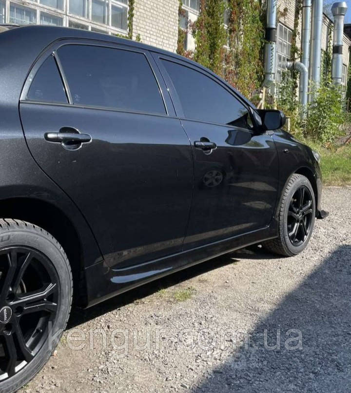 Бокові пороги (під фарбування) для Toyota Corolla 2007-2013 рр, фото 1