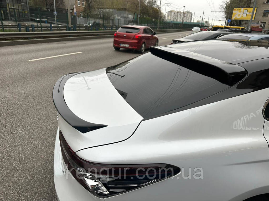 Бленда спойлер на скло (чорний) для Toyota Camry 2018-2023 рр, фото 1