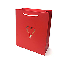 Подарунковий пакет червоний "Love" із золотим тисненням (24х20х9см) 1шт.