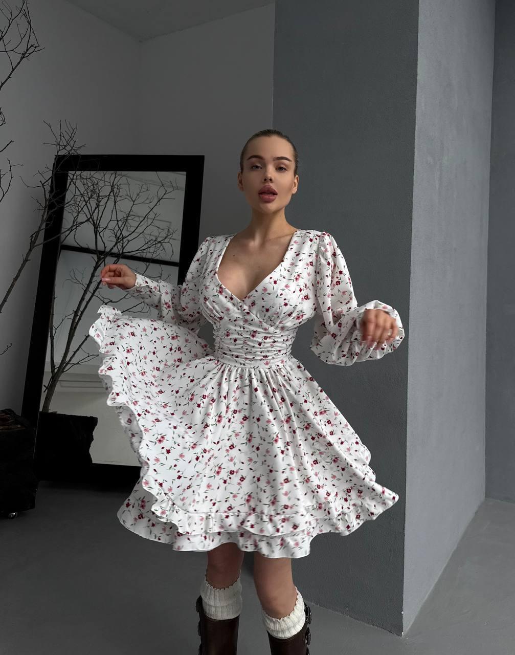 Сукня жіноча з рюшами Модель: 1557-356 Колір: білий в рожеву квітку, чорний, блакитний, білий в блакитну квітку, фото 1