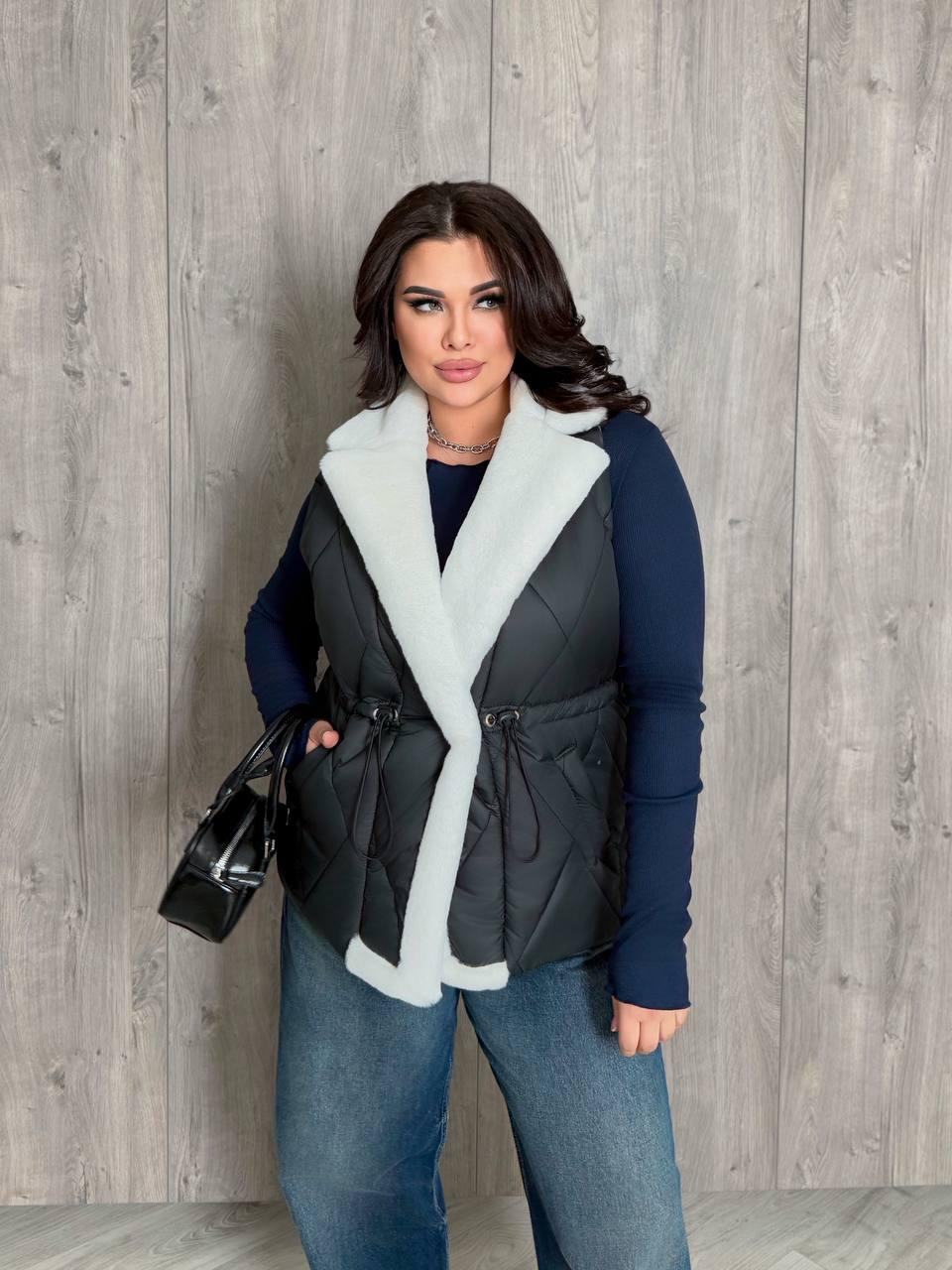 Жилетка жіноча утеплена з екохутром Модель: 1555-5750 Колір: шоколад, чорний, фото 1