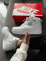 Зимові високі шкіряні білі жіночі кросівки Nike Air Force 1 на хутрі