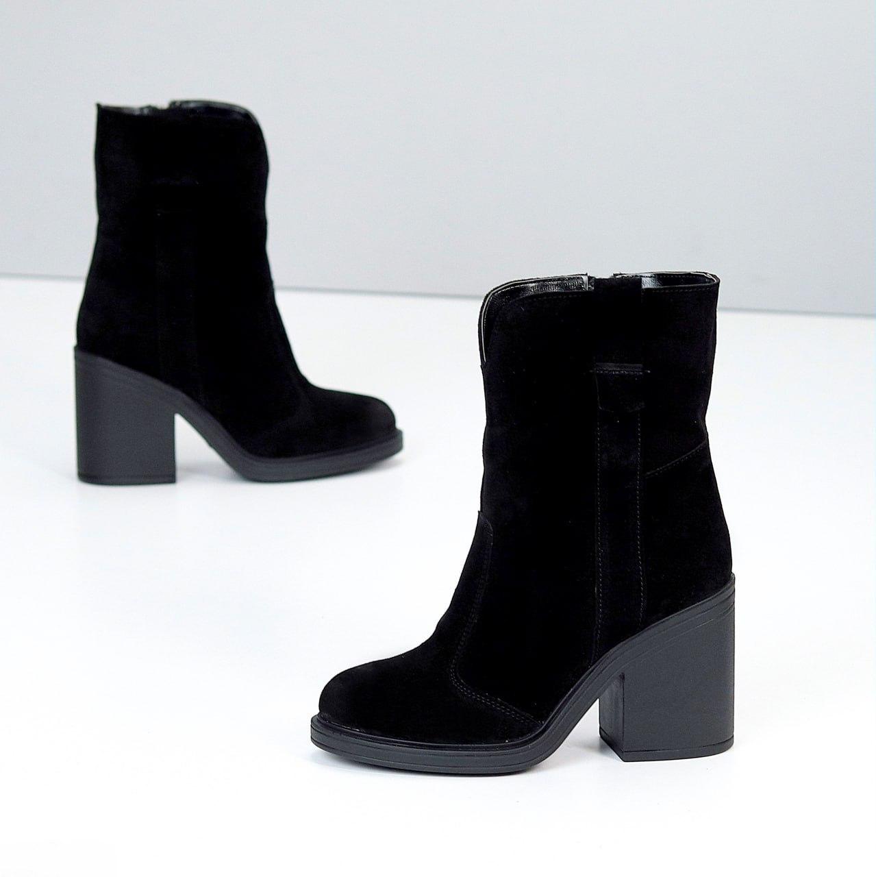 Жіночі зимові замшеві ботильйони високі на хутрі чорні натуральна замша