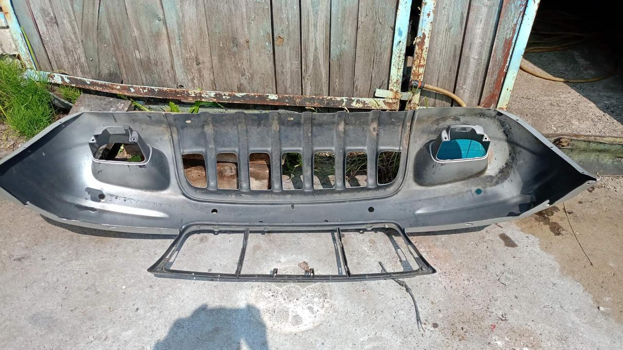 Вітаю зацікавлених на авто розборці Чемпіон !!!<br />
 Предметом оголошення є&nbsp;Бампер Передній Jeep Grand Cherokee WJ 1999-2004 5HG54TPMAA&nbsp;<br />
 Фактичний стан на фото. Гарантія 14 днів на встановлення та перевірку<br />
 Висилаємо по всій Україні по передоплаті на транспортні витрати!<br />
 Наявність та асортимент на складі постійно змінюються.<br />
 Точні деталі уточняйте по телефону +380973363743 — фото 4