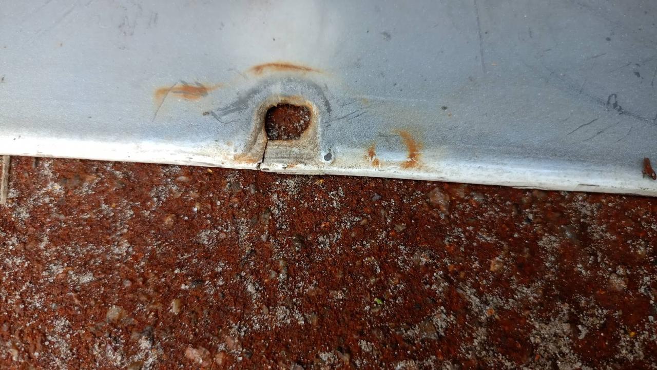 Вітаю зацікавлених на авто розборці Чемпіон !!!<br />
 Предметом оголошення є&nbsp;Бампер Передній Mitsubishi Space Wagon III 1998-2004 MR392857<br />
 Фактичний стан на фото. Гарантія 14 днів на встановлення та перевірку<br />
 Висилаємо по всій Україні по передоплаті на транспортні витрати!<br />
 Наявність та асортимент на складі постійно змінюються.<br />
 Точні деталі уточняйте по телефону +380973363743 — фото 3